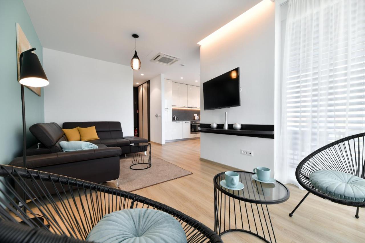 Crowonder Apartments & Rooms Oaza With Heated Swimming Pool And Sauna Turanj Dış mekan fotoğraf