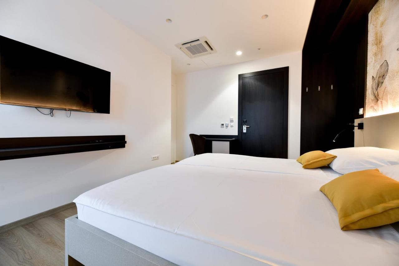 Crowonder Apartments & Rooms Oaza With Heated Swimming Pool And Sauna Turanj Dış mekan fotoğraf