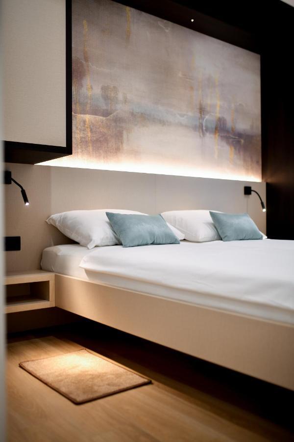 Crowonder Apartments & Rooms Oaza With Heated Swimming Pool And Sauna Turanj Dış mekan fotoğraf
