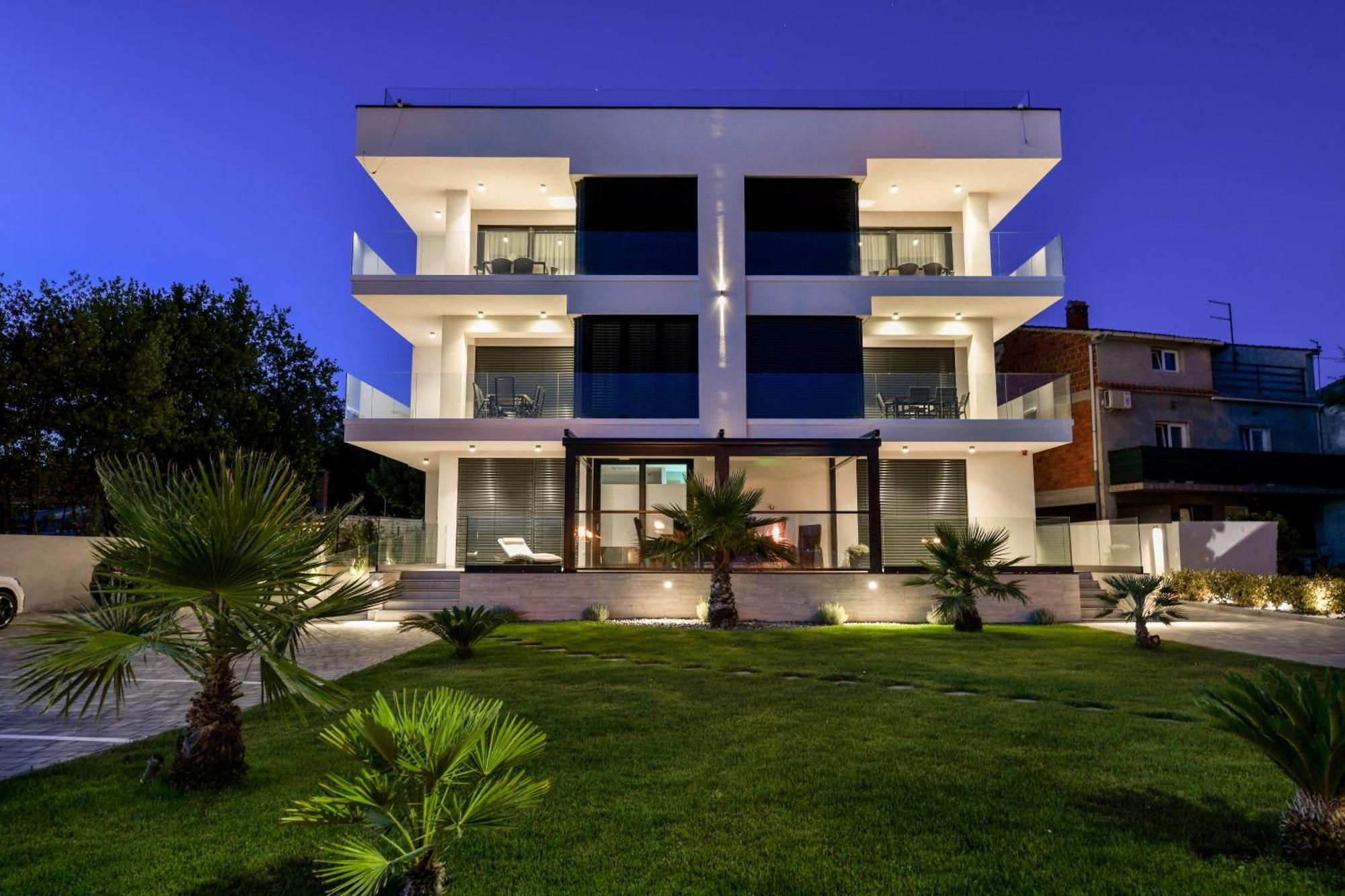 Crowonder Apartments & Rooms Oaza With Heated Swimming Pool And Sauna Turanj Dış mekan fotoğraf