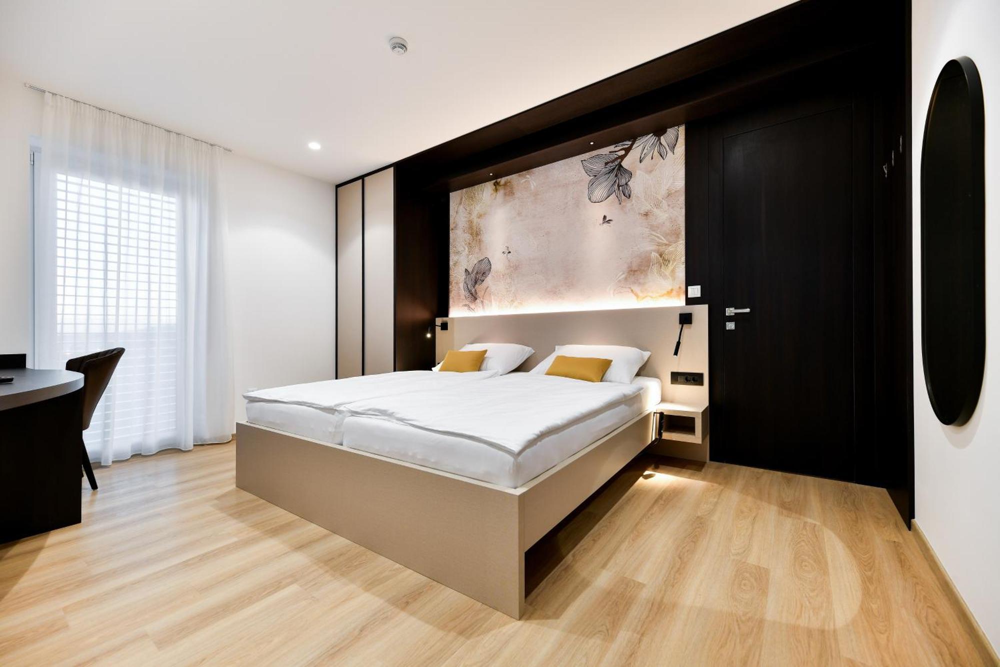 Crowonder Apartments & Rooms Oaza With Heated Swimming Pool And Sauna Turanj Dış mekan fotoğraf