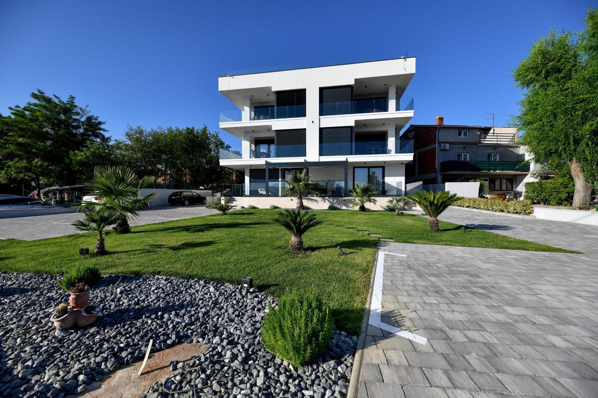 Crowonder Apartments & Rooms Oaza With Heated Swimming Pool And Sauna Turanj Dış mekan fotoğraf