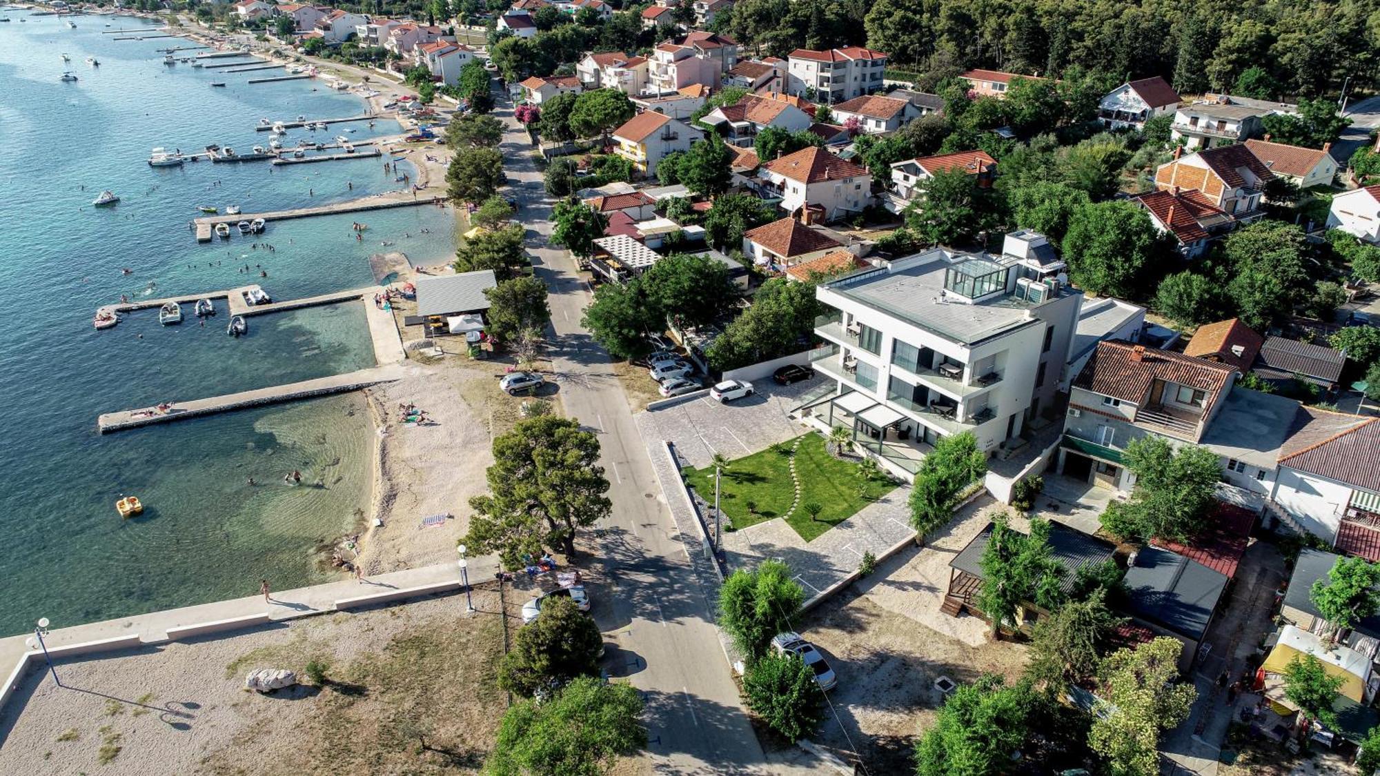 Crowonder Apartments & Rooms Oaza With Heated Swimming Pool And Sauna Turanj Dış mekan fotoğraf